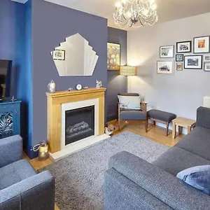  Apartment House 3 Bedroomed House